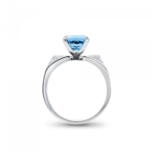 Кольцо из белого золота с топазом и бриллиантами