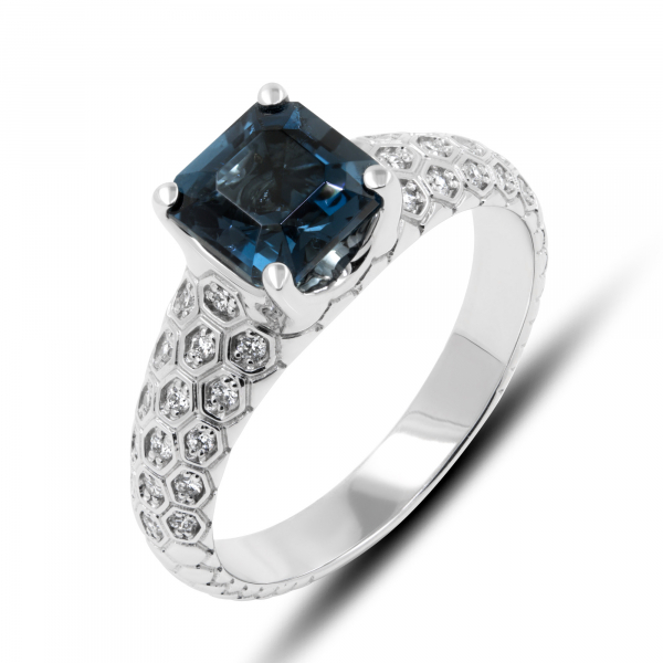 White Gold Ring With Topaz And Diamonds